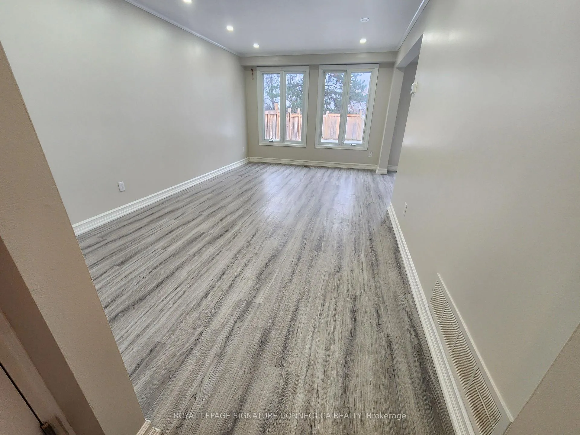 Photo 3 of 74 Trillium Crescent, Barrie, Allandale Heights — HOMEH
