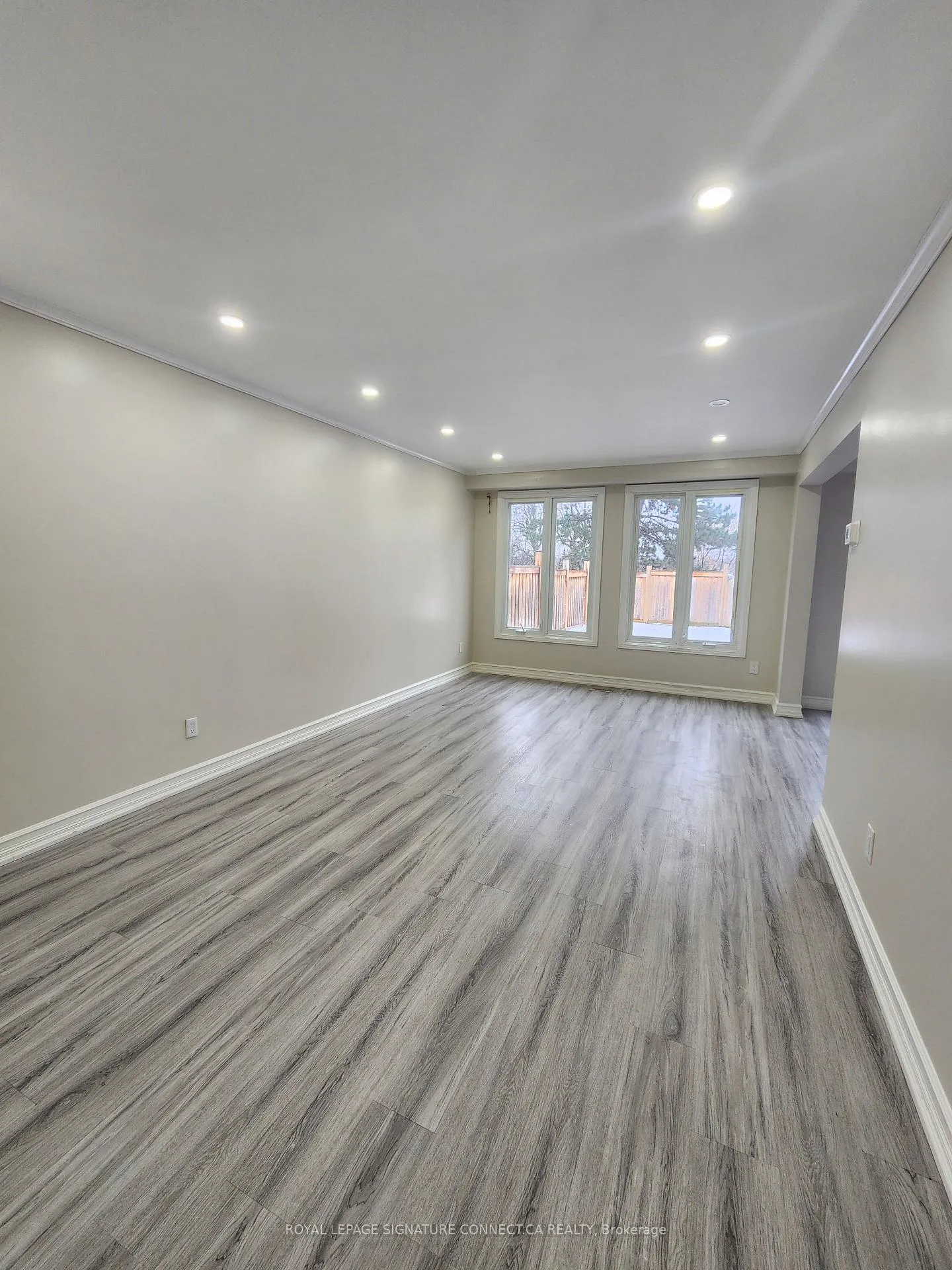 Photo 5 of 74 Trillium Crescent, Barrie, Allandale Heights — HOMEH