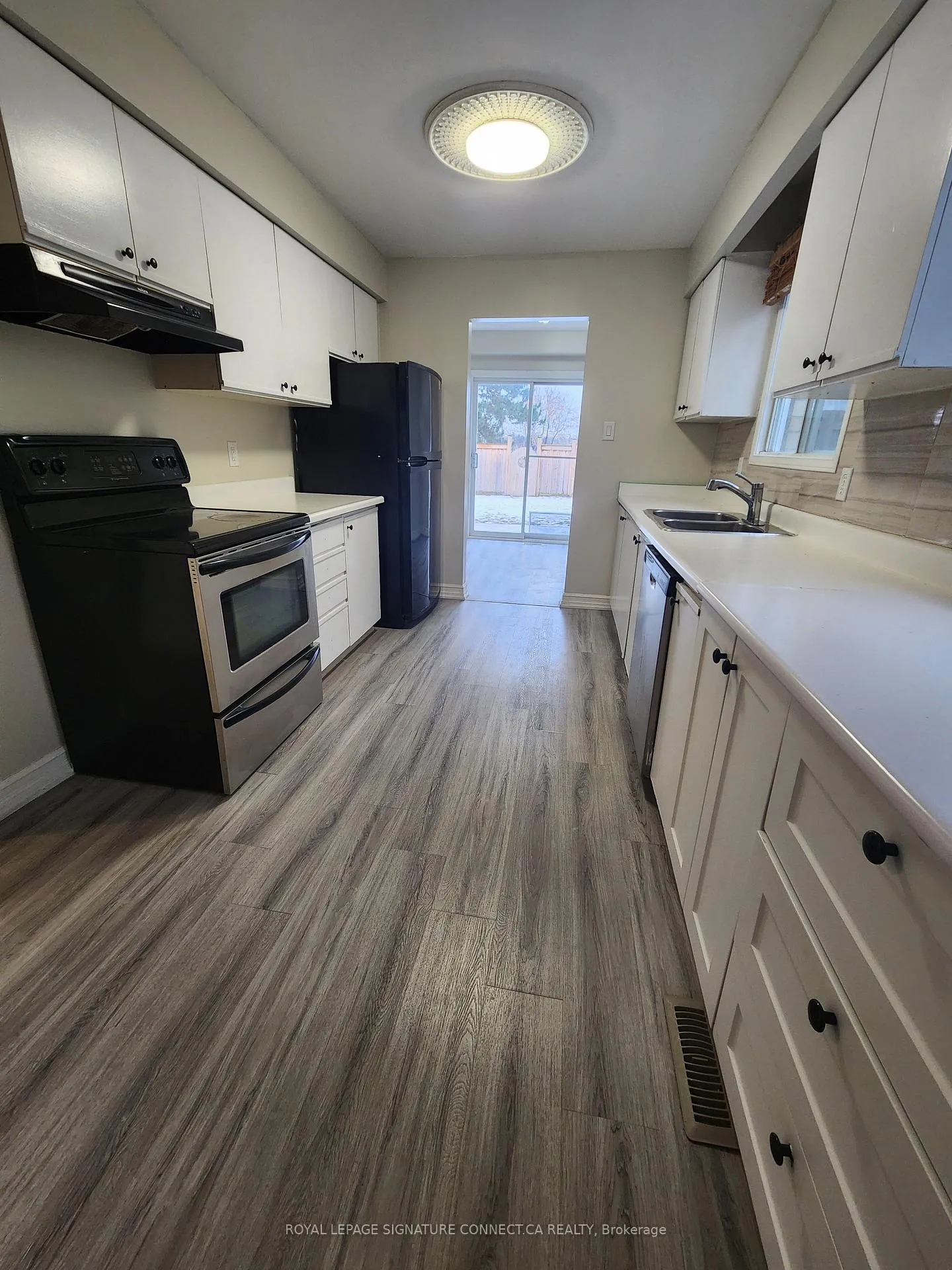 Photo 9 of 74 Trillium Crescent, Barrie, Allandale Heights — HOMEH