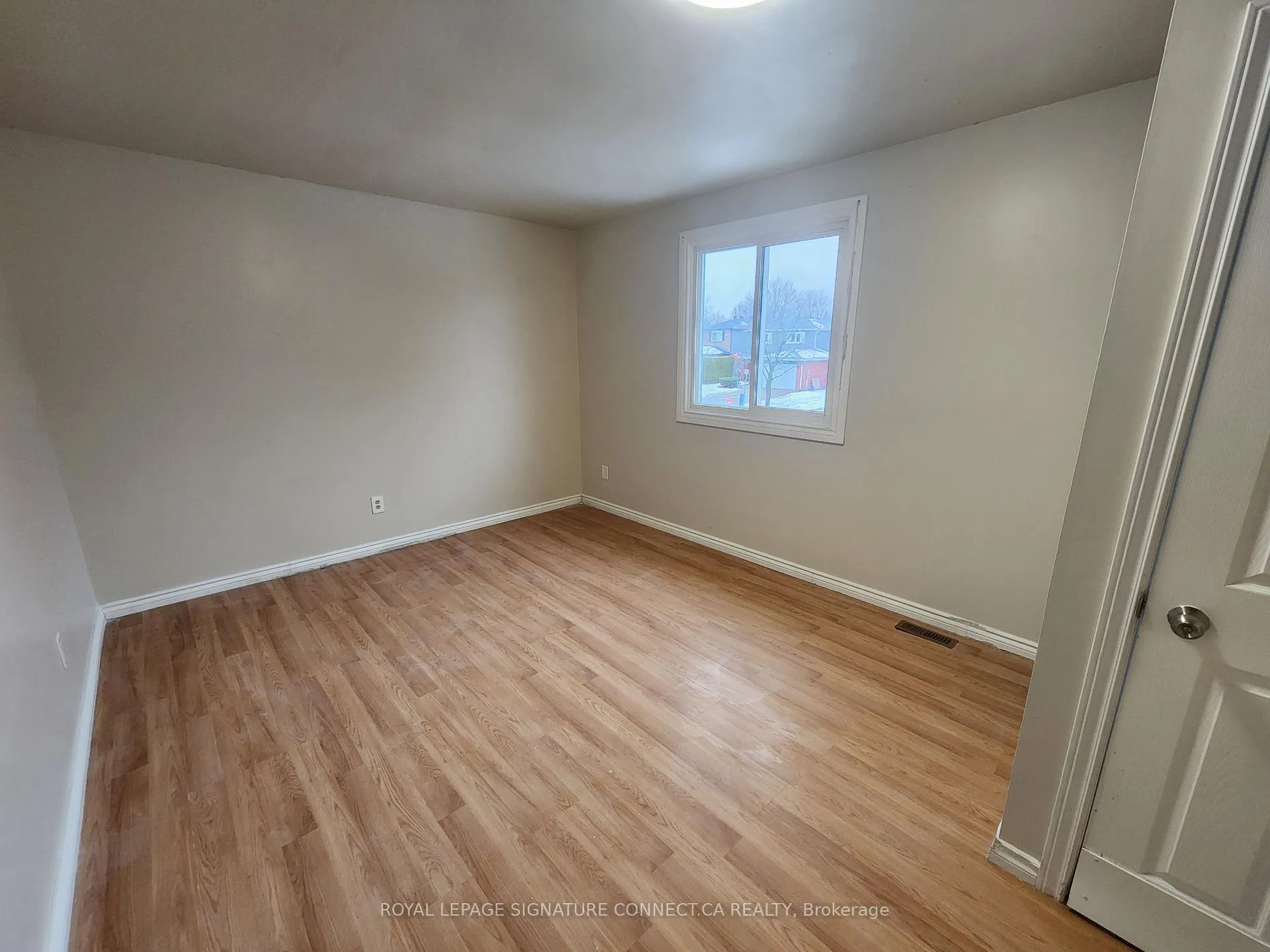 Photo 12 of 74 Trillium Crescent, Barrie, Allandale Heights — HOMEH