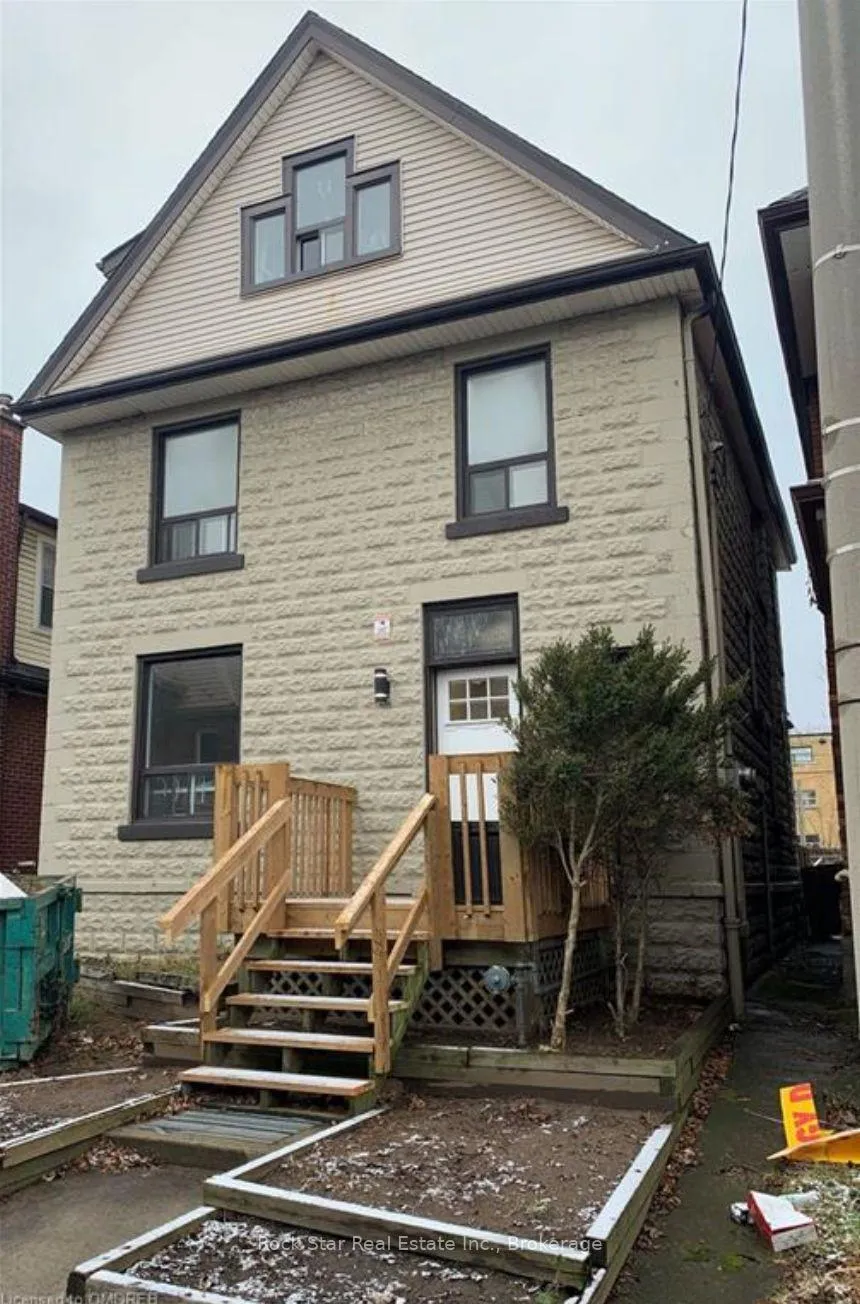 Photo 1 of Unit Main, 28 Myrtle Avenue, Hamilton, St. Clair — HOMEH