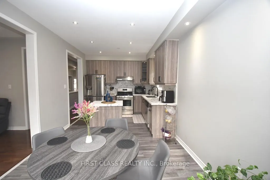 Photo 10 of Unit Main, 21 Portstewart Crescent, Brampton, Credit Valley — HOMEH
