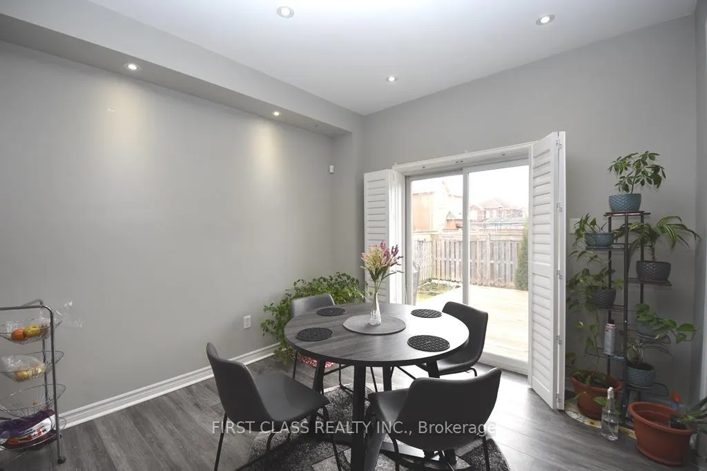Photo 12 of Unit Main, 21 Portstewart Crescent, Brampton, Credit Valley — HOMEH
