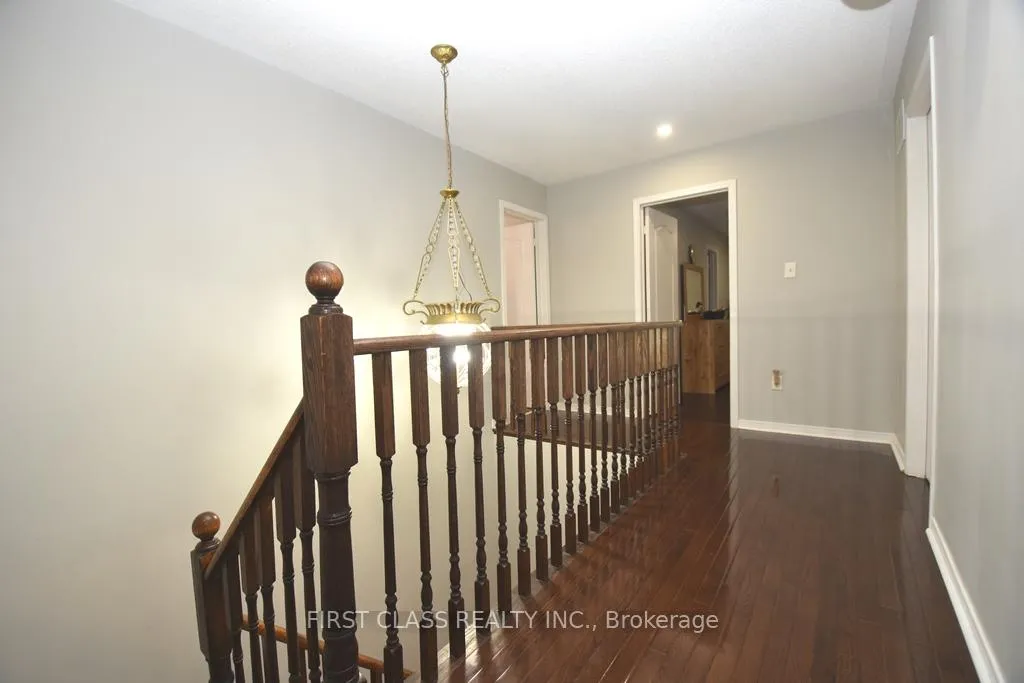 Photo 13 of Unit Main, 21 Portstewart Crescent, Brampton, Credit Valley — HOMEH