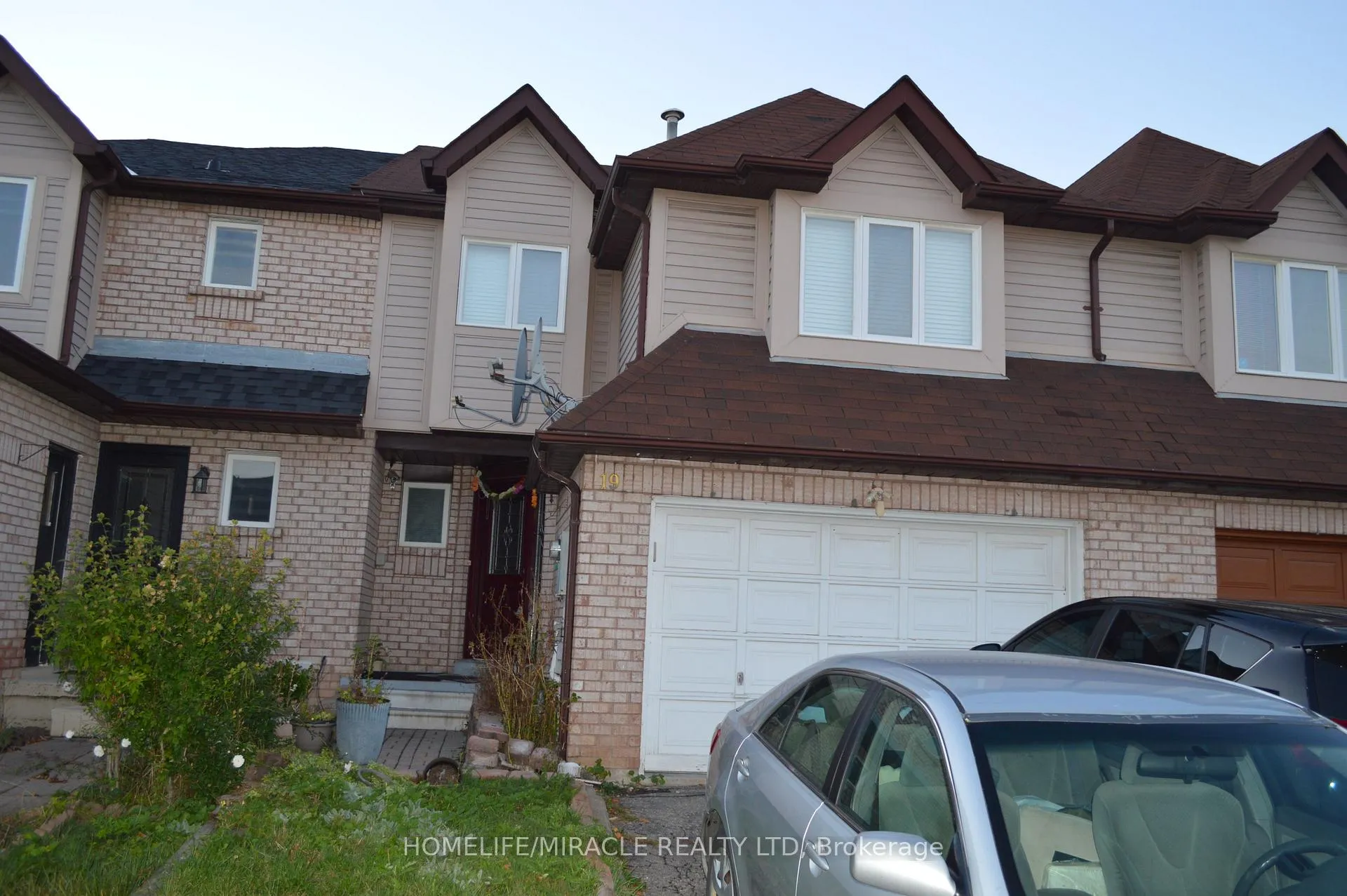 Photo 1 of 19 Ashbrook Way, Brampton, Fletcher's West — HOMEH