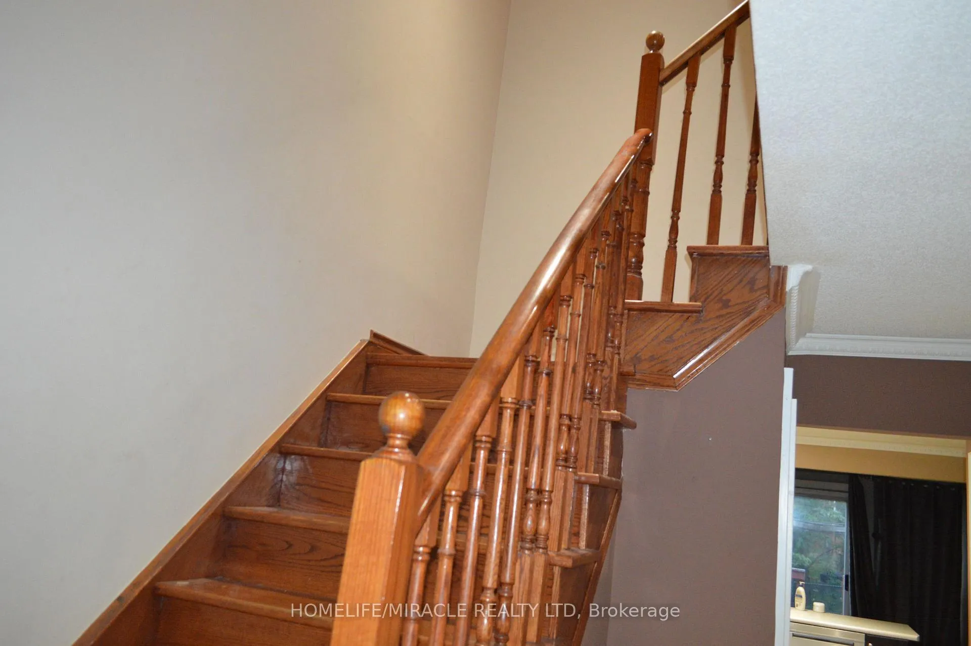 Photo 5 of 19 Ashbrook Way, Brampton, Fletcher's West — HOMEH