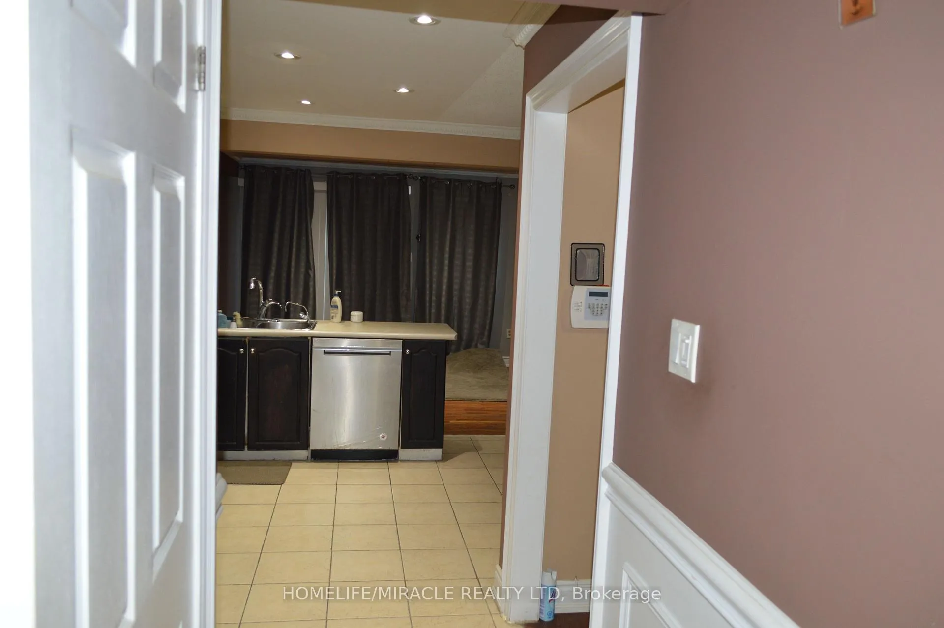 Photo 7 of 19 Ashbrook Way, Brampton, Fletcher's West — HOMEH
