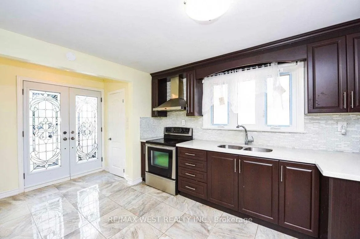 Photo 3 of 153 Vodden Street E, Brampton, Brampton North — HOMEH