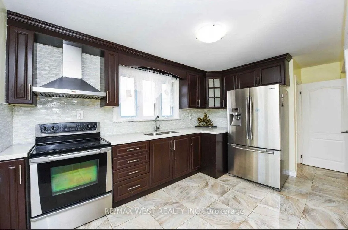 Photo 7 of 153 Vodden Street E, Brampton, Brampton North — HOMEH
