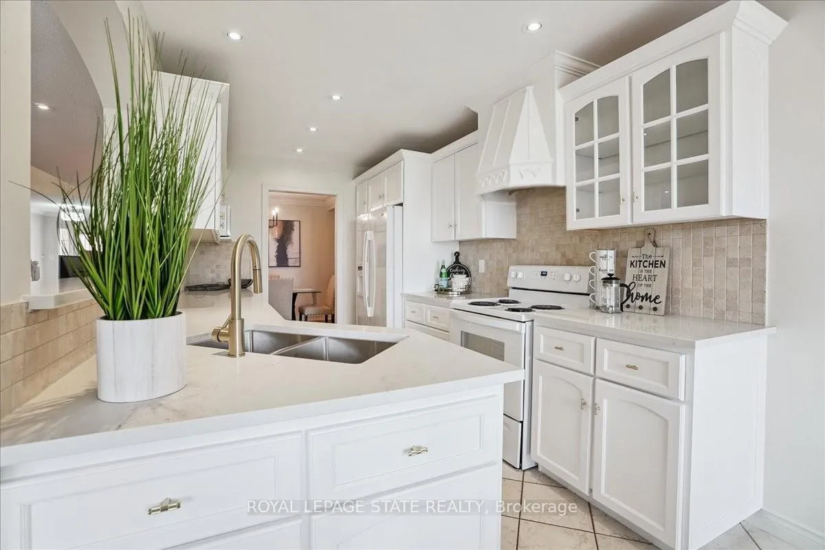 Photo 7 of 55 Edgewater Drive, Hamilton, Lakeshore — HOMEH
