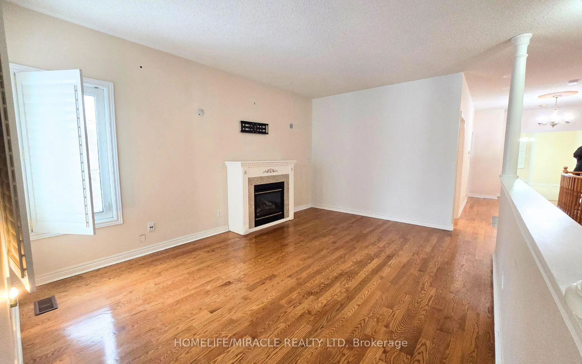 Photo 3 of 28 Rouge Bank Drive, Markham, Legacy — HOMEH