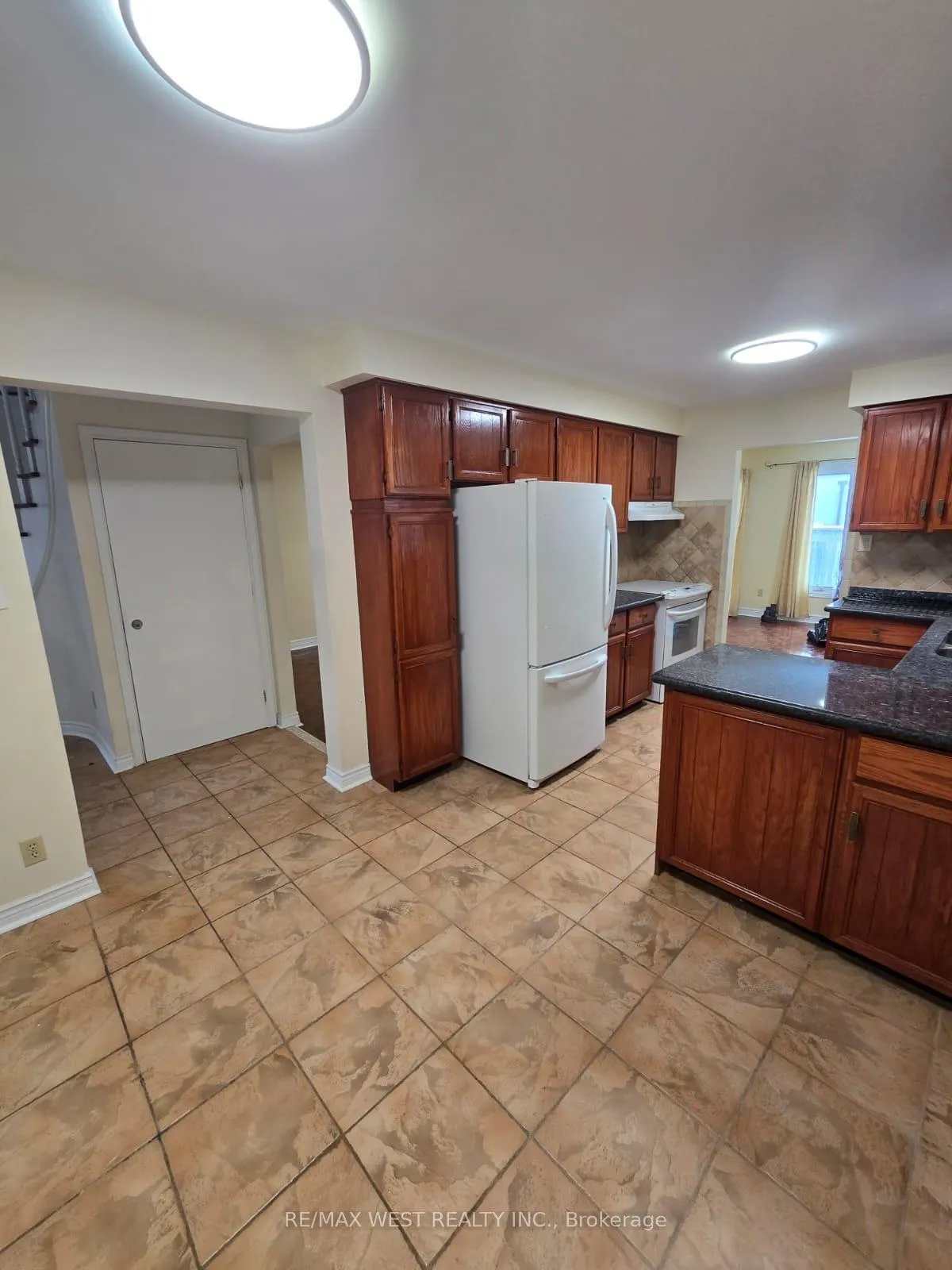 Photo 6 of Unit Upper, 2 Irish Moss Court, Vaughan, East Woodbridge — HOMEH