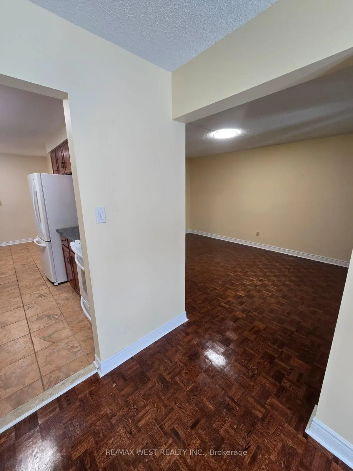 Photo 9 of Unit Upper, 2 Irish Moss Court, Vaughan, East Woodbridge — HOMEH