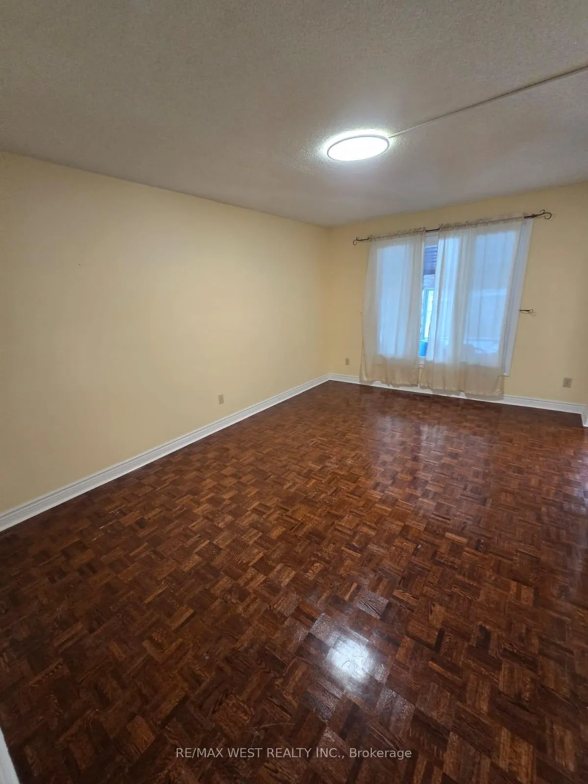 Photo 10 of Unit Upper, 2 Irish Moss Court, Vaughan, East Woodbridge — HOMEH