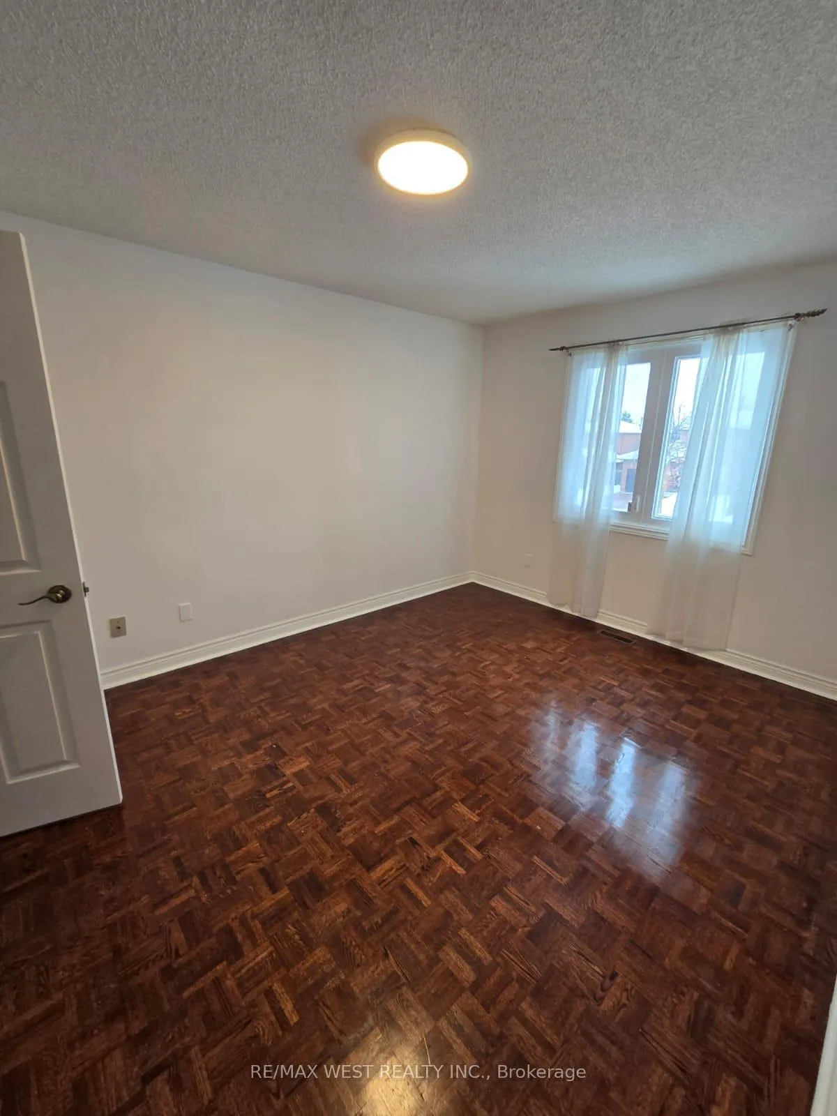 Photo 13 of Unit Upper, 2 Irish Moss Court, Vaughan, East Woodbridge — HOMEH