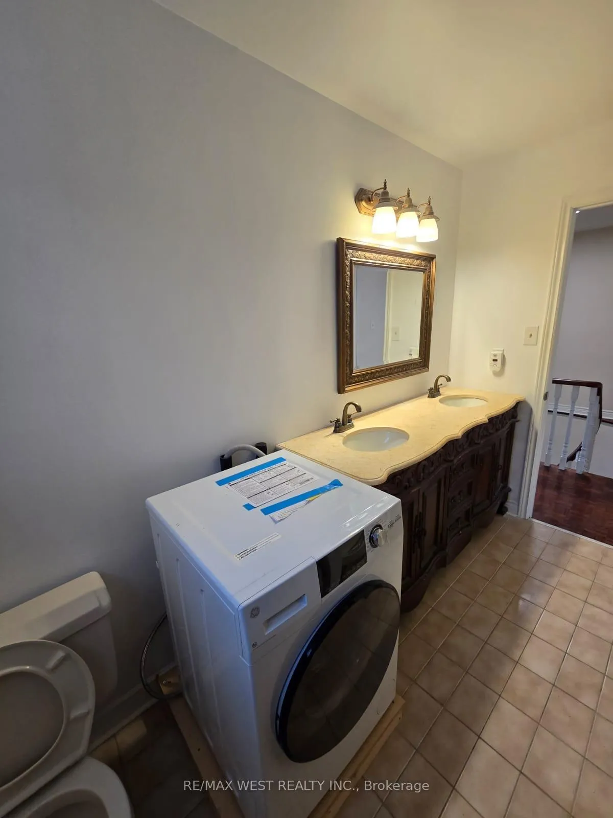 Photo 18 of Unit Upper, 2 Irish Moss Court, Vaughan, East Woodbridge — HOMEH
