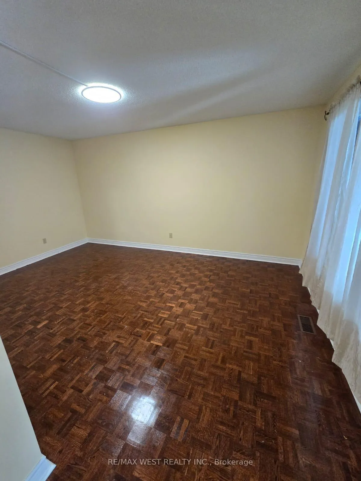 Photo 22 of Unit Upper, 2 Irish Moss Court, Vaughan, East Woodbridge — HOMEH