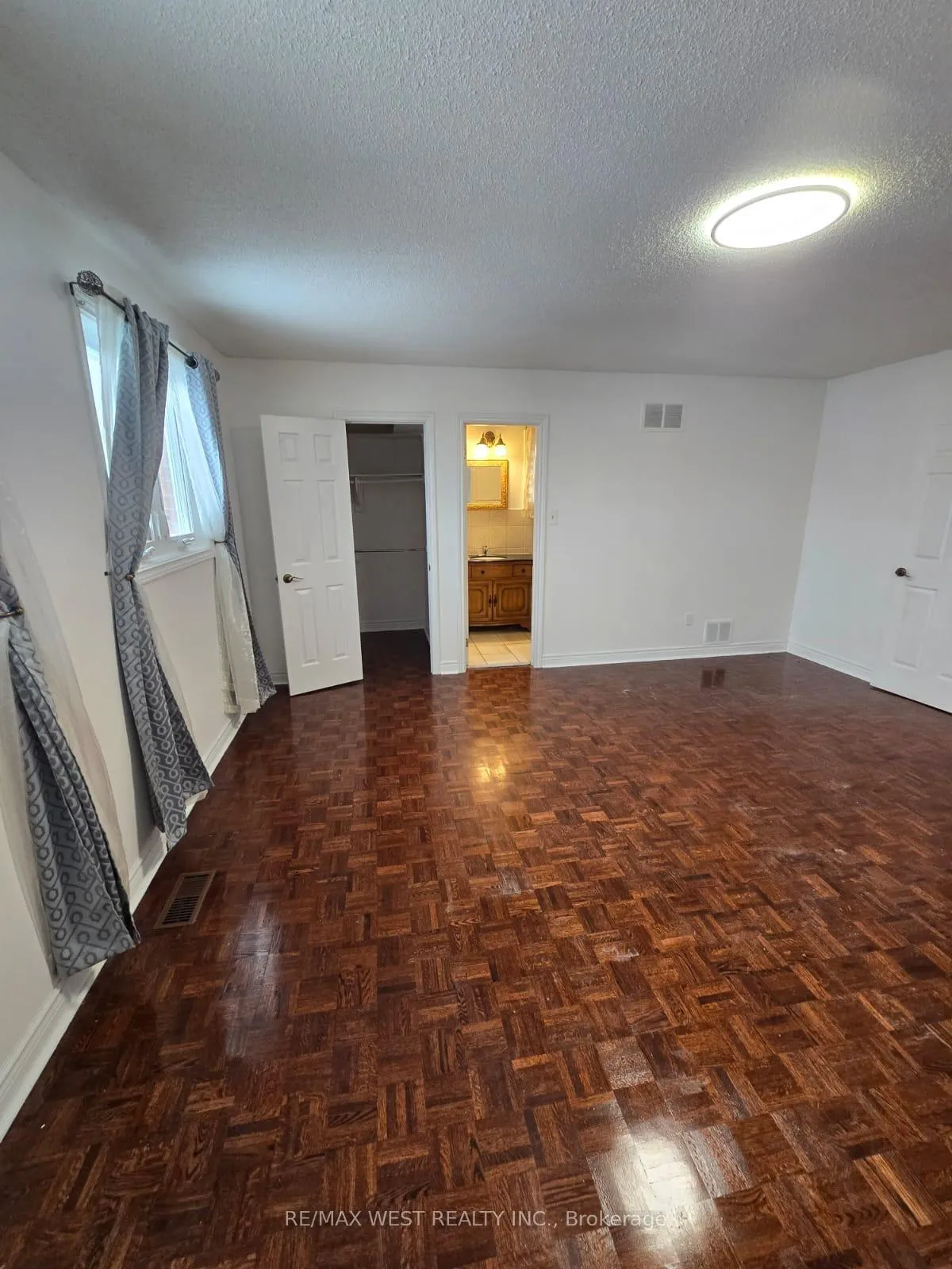 Photo 23 of Unit Upper, 2 Irish Moss Court, Vaughan, East Woodbridge — HOMEH