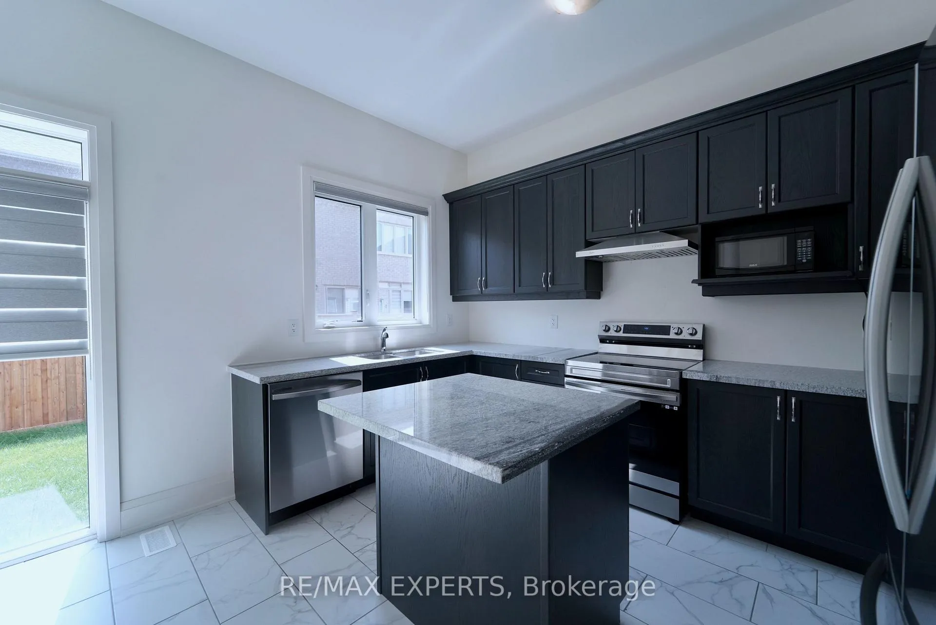 Photo 7 of 68 Donald Stewart Road, Brampton, Northwest Brampton — HOMEH