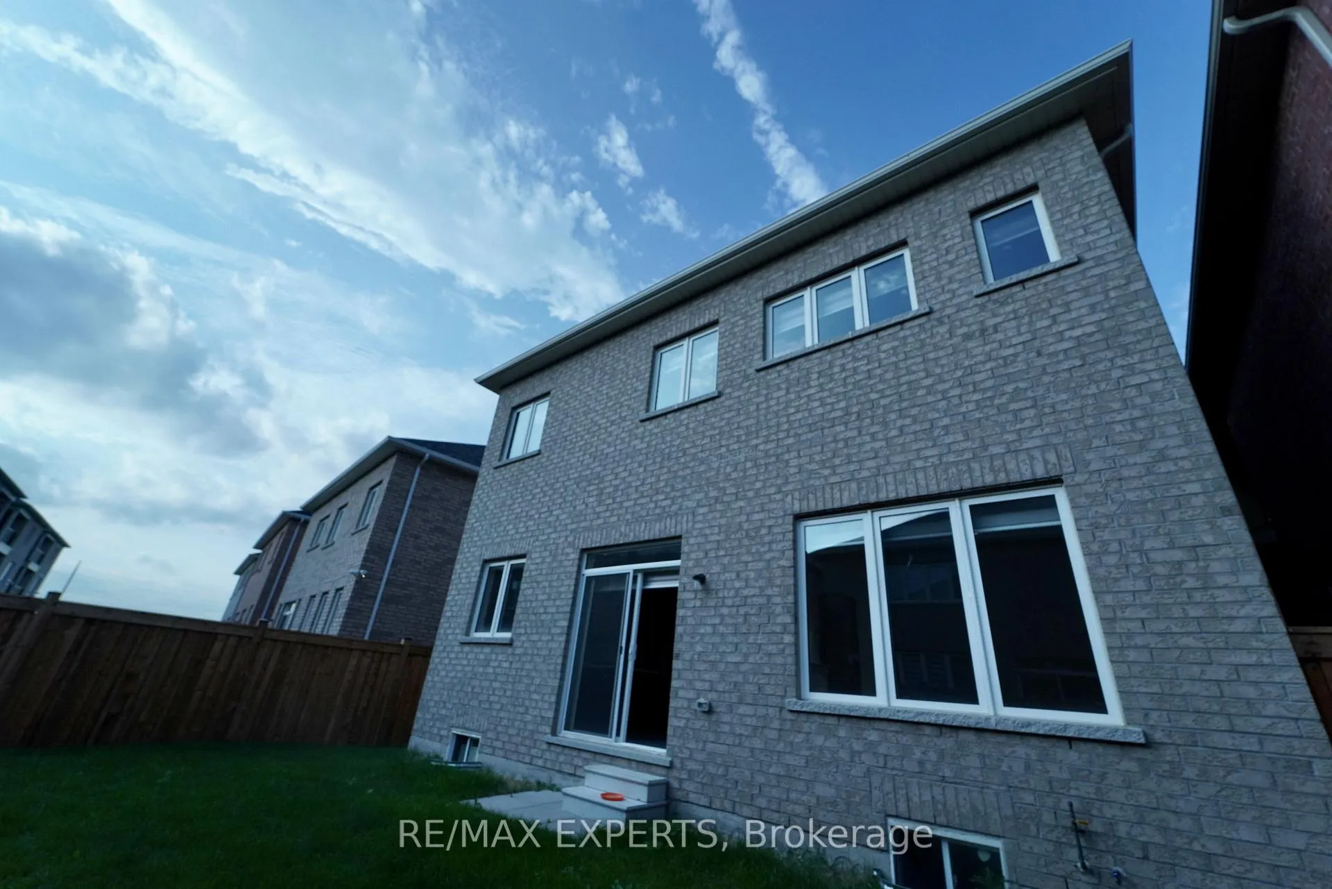 Photo 23 of 68 Donald Stewart Road, Brampton, Northwest Brampton — HOMEH