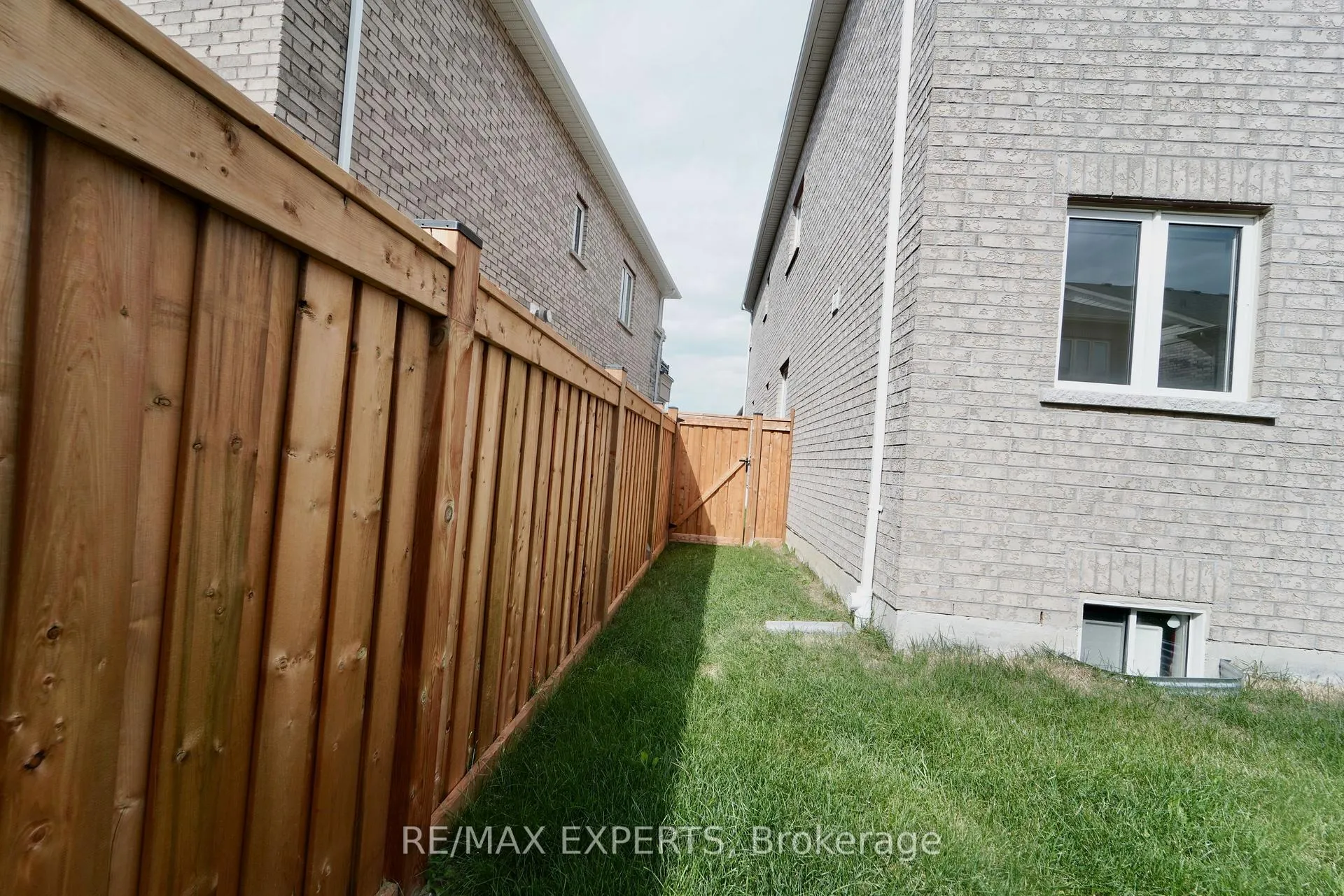 Photo 24 of 68 Donald Stewart Road, Brampton, Northwest Brampton — HOMEH