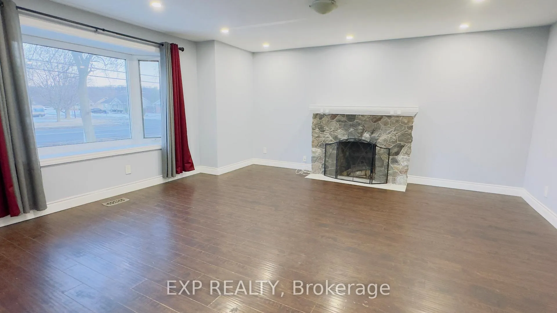 Photo 2 of Unit Main, 39 Centennial Parkway S, Hamilton, Stoney Creek — HOMEH