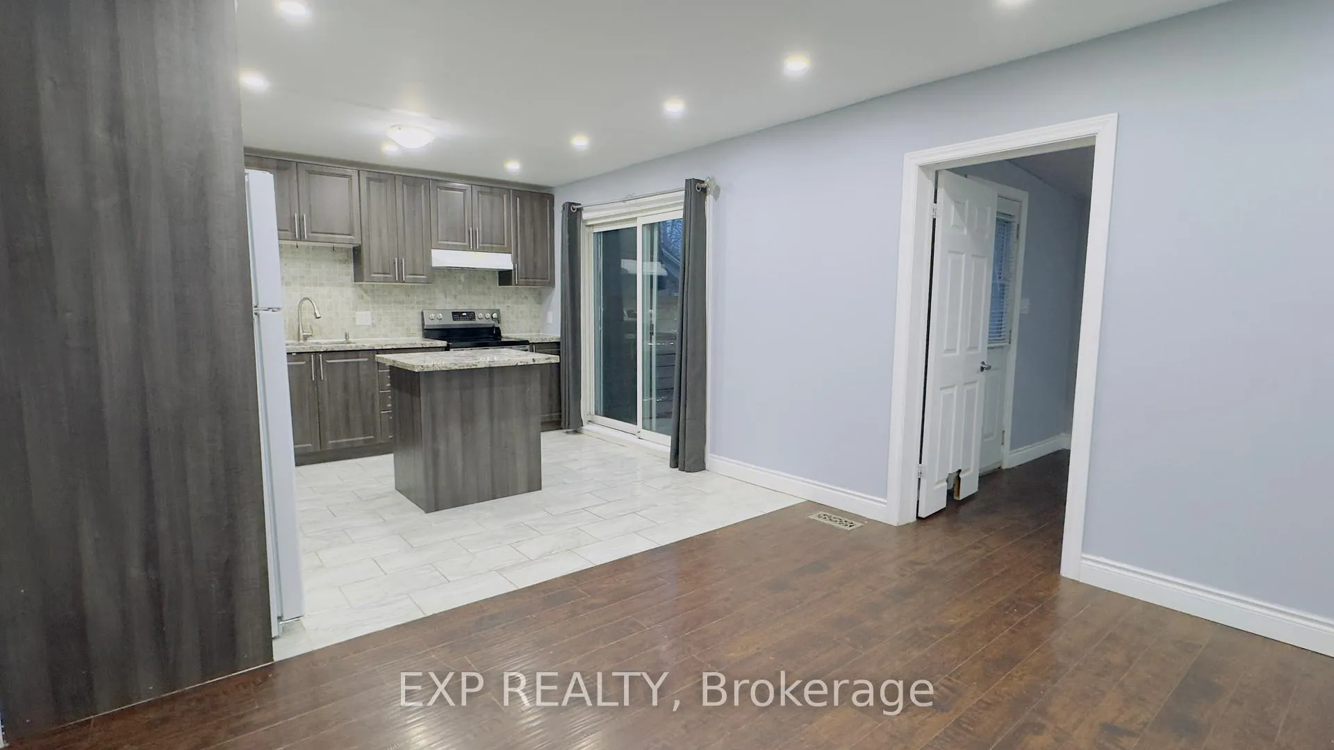 Photo 15 of Unit Main, 39 Centennial Parkway S, Hamilton, Stoney Creek — HOMEH