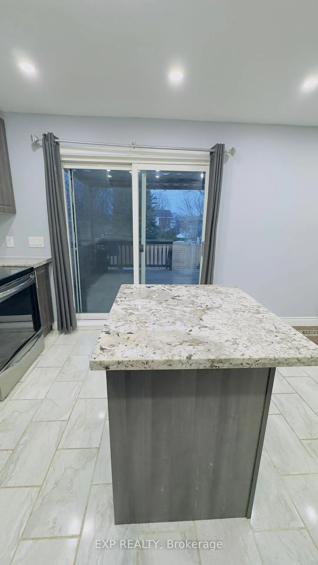 Photo 16 of Unit Main, 39 Centennial Parkway S, Hamilton, Stoney Creek — HOMEH