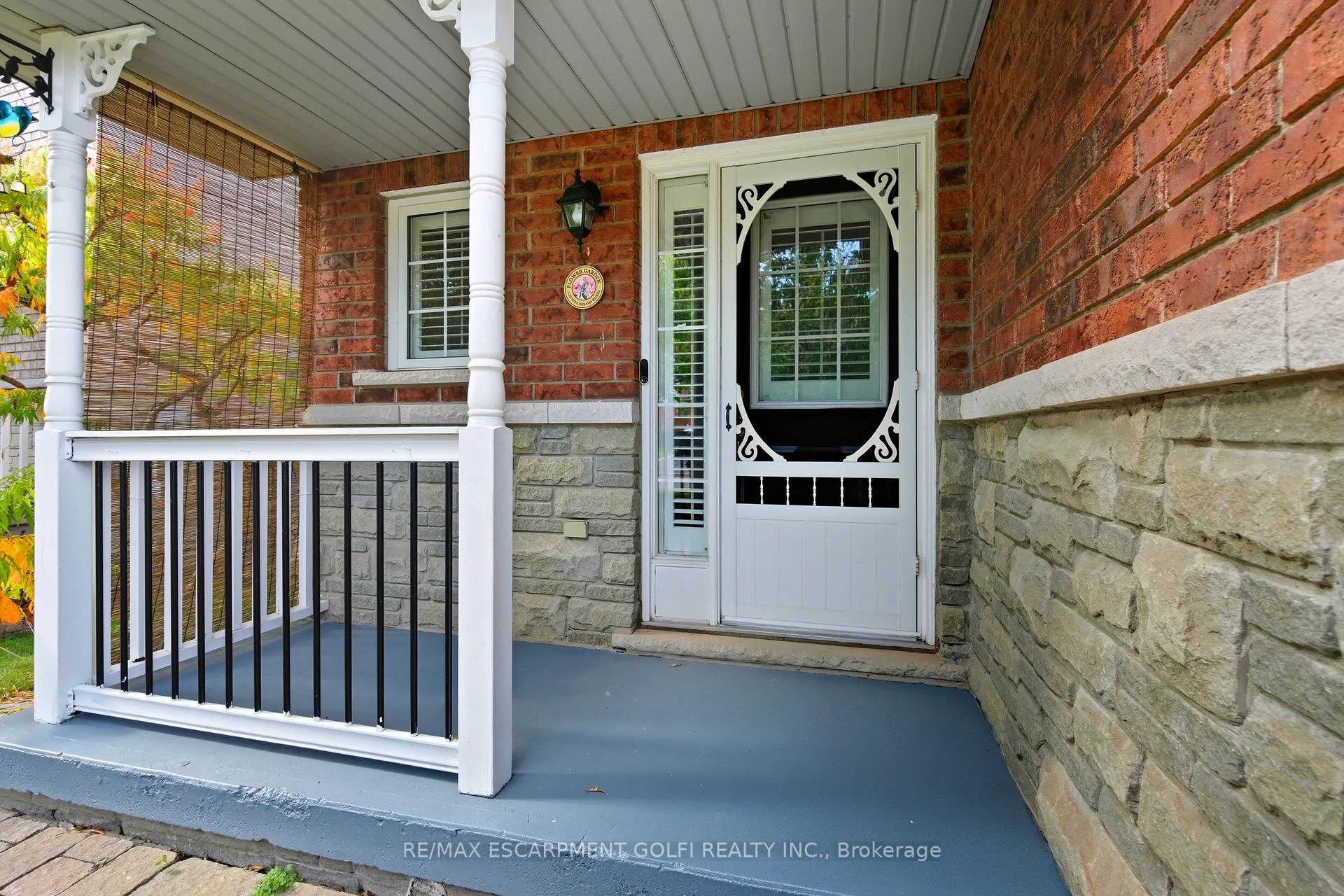 Photo 2 of 213 Dorchester Drive, Grimsby, Grimsby East — HOMEH