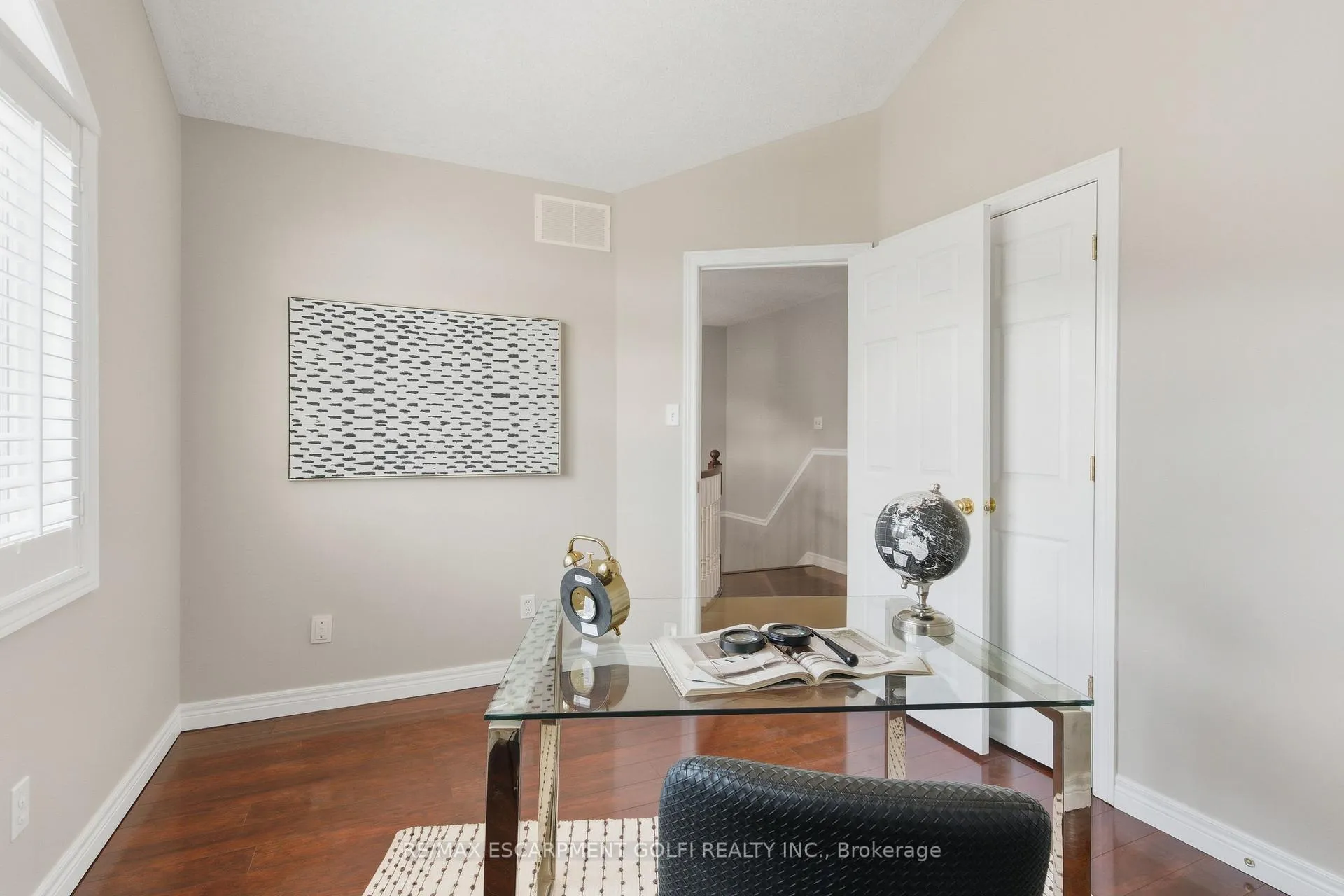 Photo 17 of 213 Dorchester Drive, Grimsby, Grimsby East — HOMEH