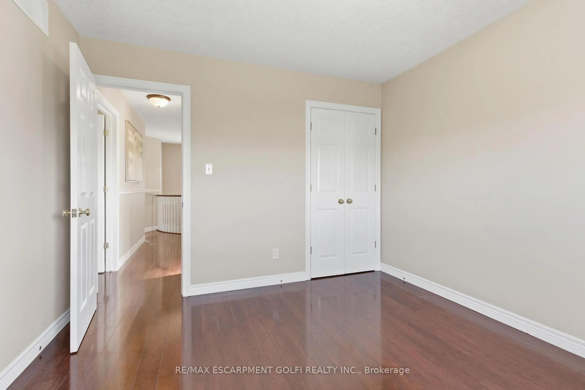 Photo 20 of 213 Dorchester Drive, Grimsby, Grimsby East — HOMEH