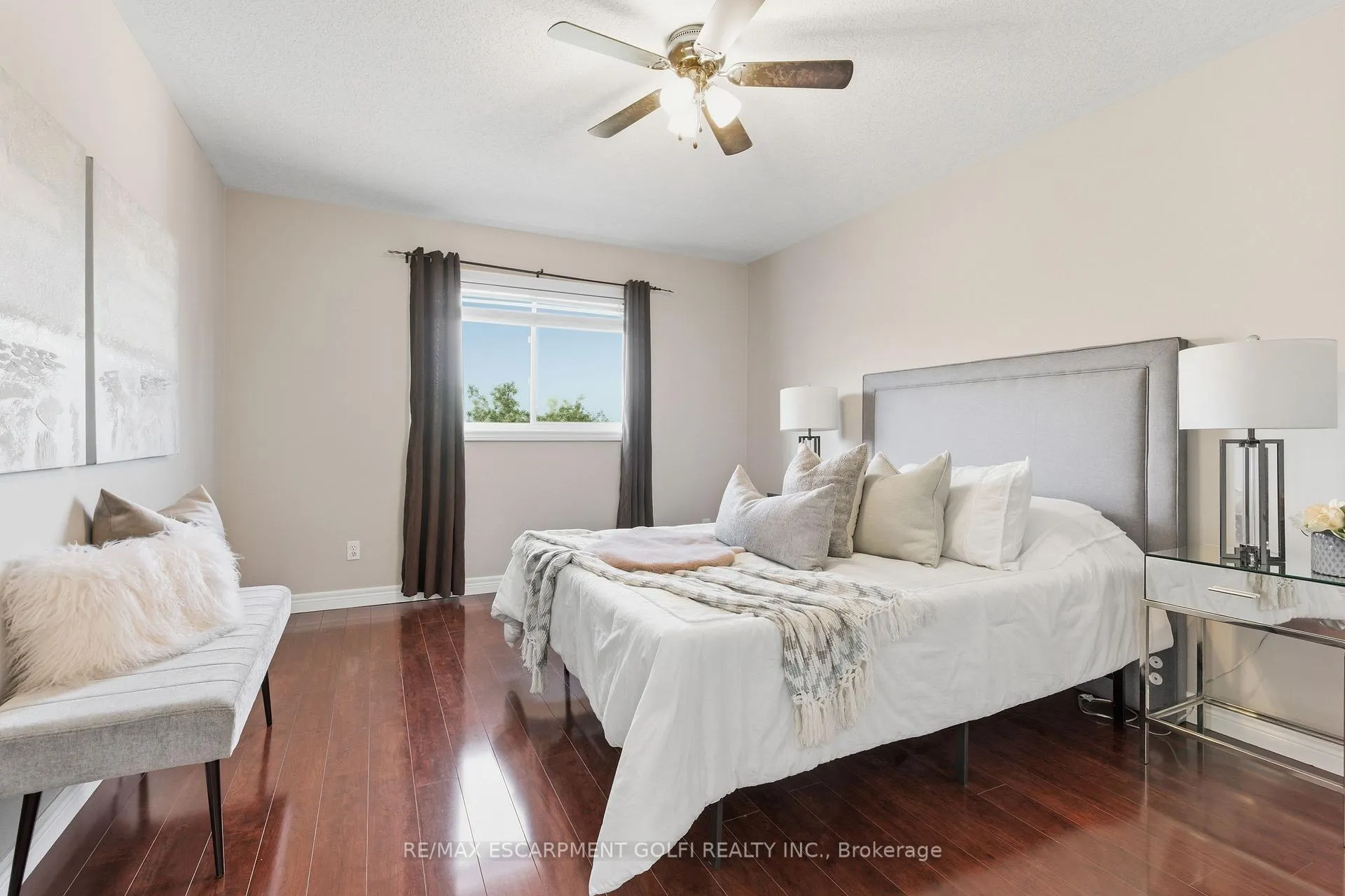 Photo 21 of 213 Dorchester Drive, Grimsby, Grimsby East — HOMEH