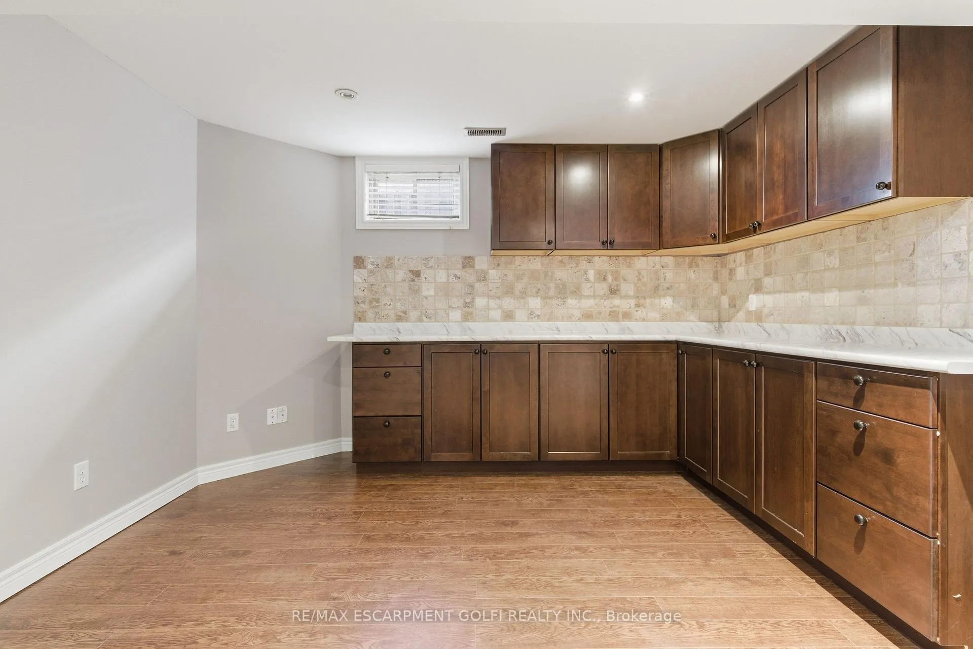 Photo 28 of 213 Dorchester Drive, Grimsby, Grimsby East — HOMEH