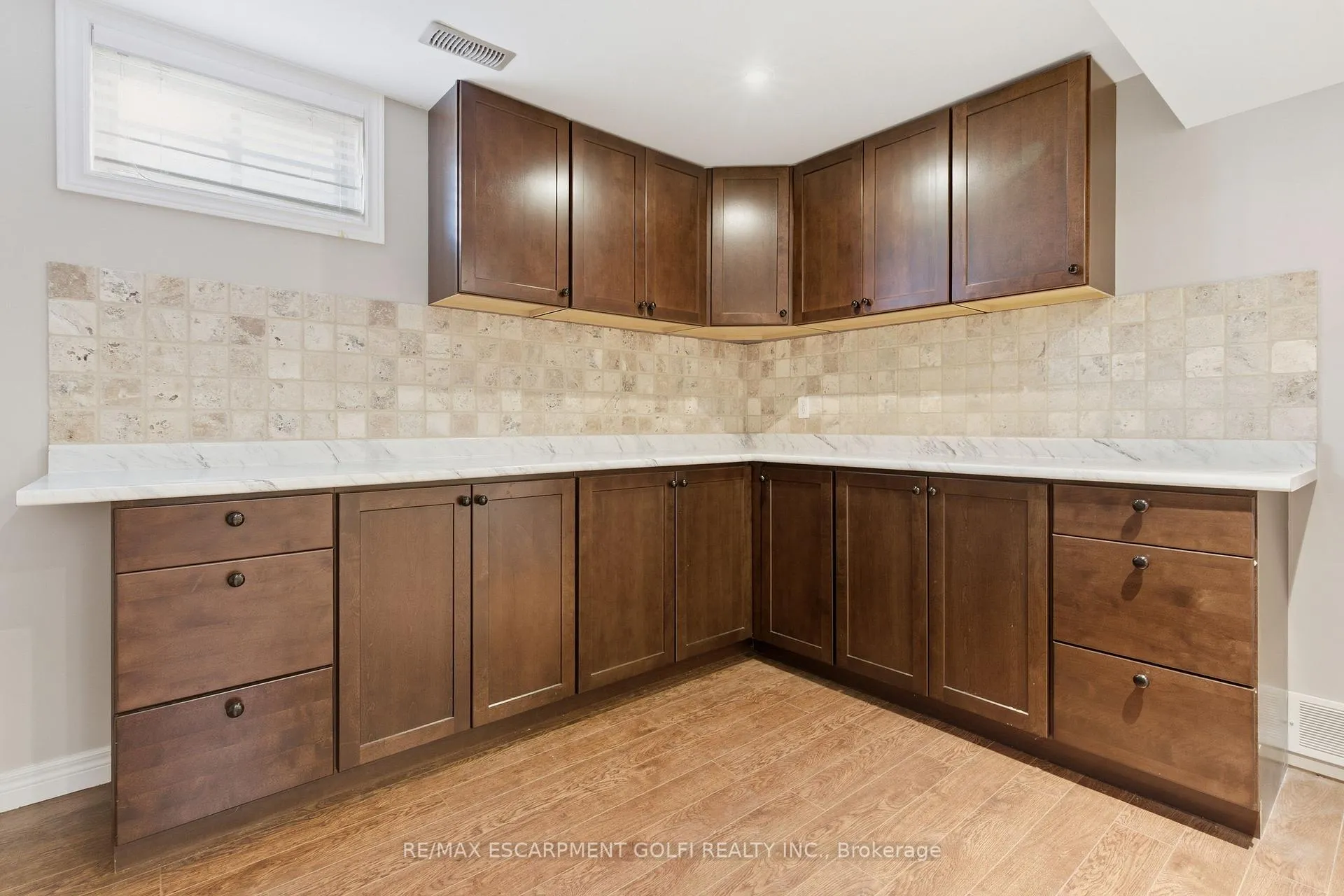 Photo 29 of 213 Dorchester Drive, Grimsby, Grimsby East — HOMEH