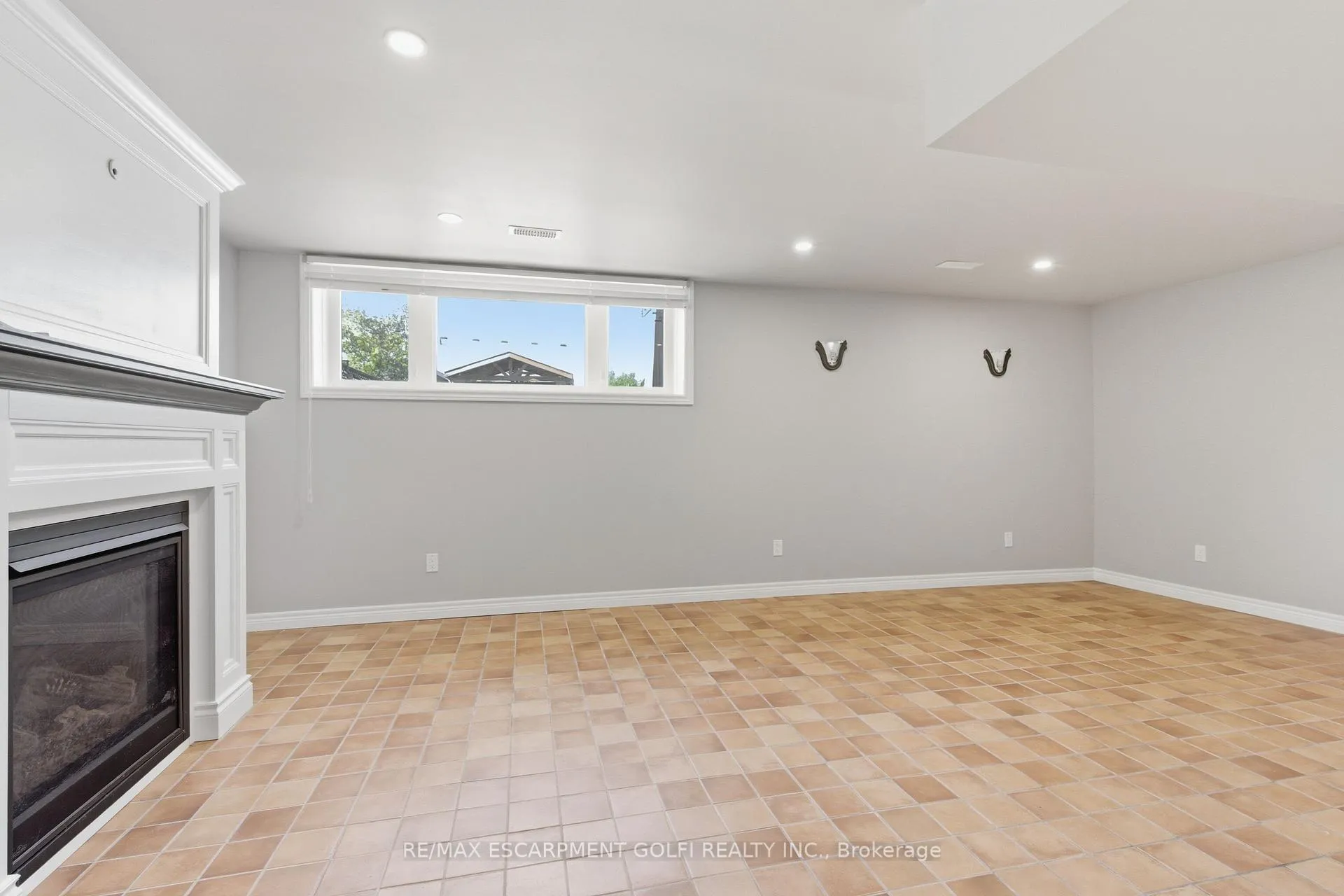 Photo 31 of 213 Dorchester Drive, Grimsby, Grimsby East — HOMEH