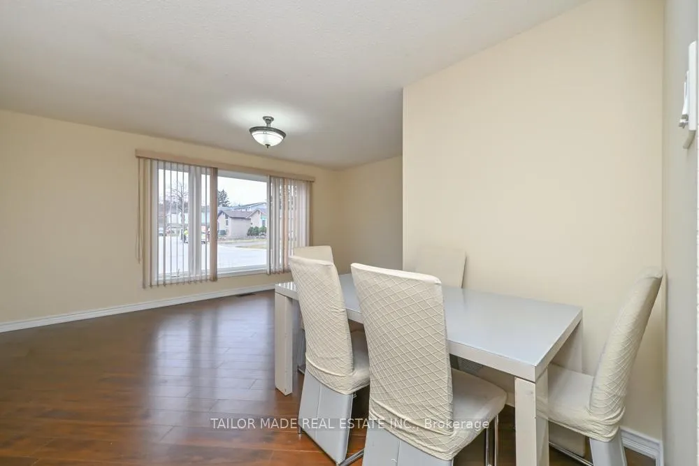 Photo 7 of 17 Hyde Park Court, Brampton, Central Park — HOMEH