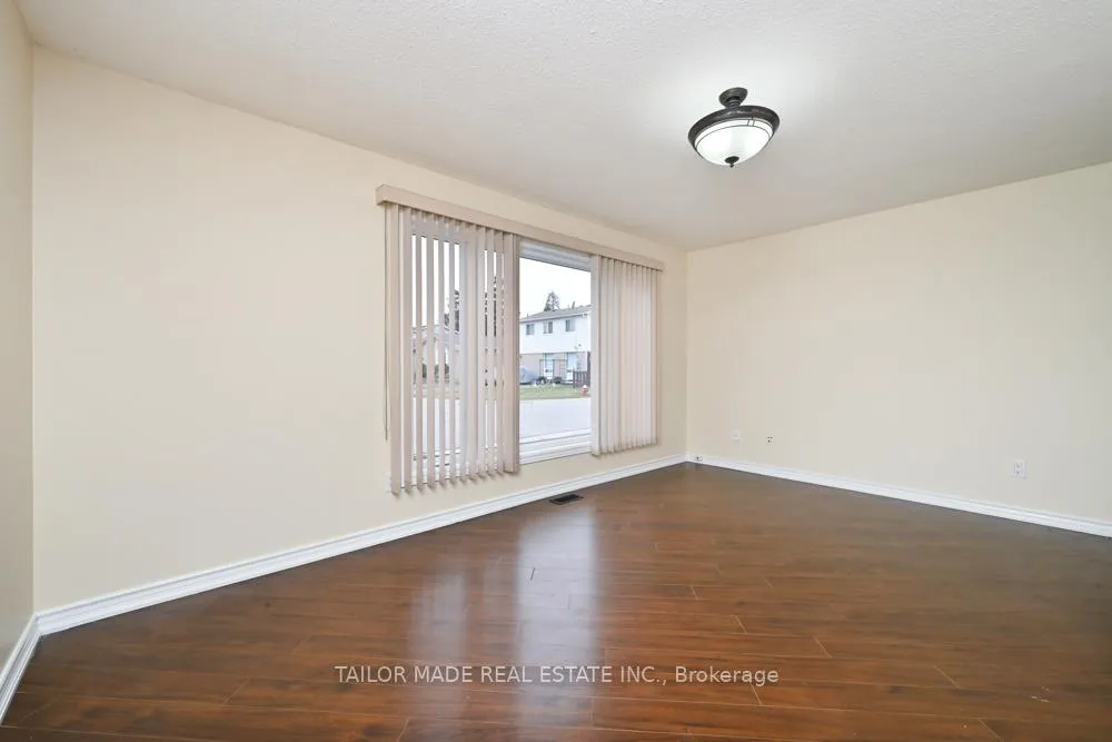Photo 8 of 17 Hyde Park Court, Brampton, Central Park — HOMEH