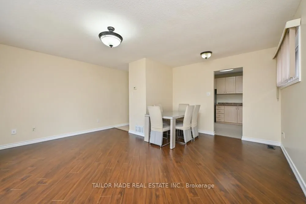 Photo 9 of 17 Hyde Park Court, Brampton, Central Park — HOMEH