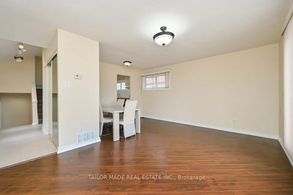 Photo 10 of 17 Hyde Park Court, Brampton, Central Park — HOMEH