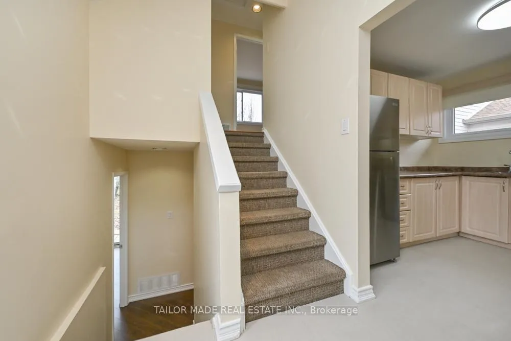 Photo 13 of 17 Hyde Park Court, Brampton, Central Park — HOMEH