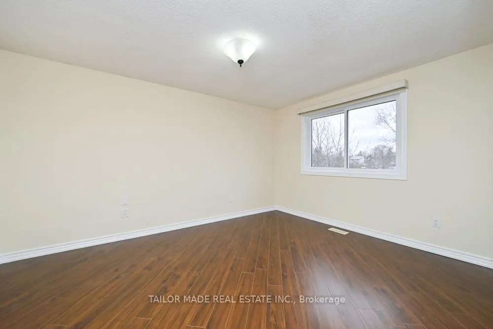 Photo 14 of 17 Hyde Park Court, Brampton, Central Park — HOMEH