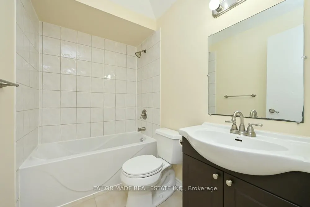 Photo 16 of 17 Hyde Park Court, Brampton, Central Park — HOMEH