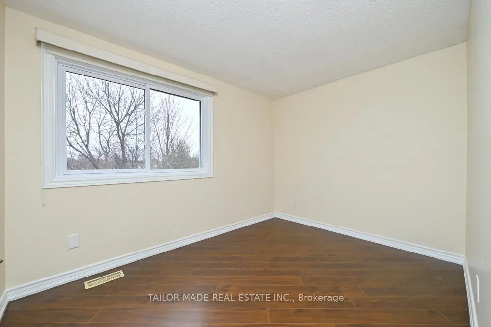 Photo 17 of 17 Hyde Park Court, Brampton, Central Park — HOMEH