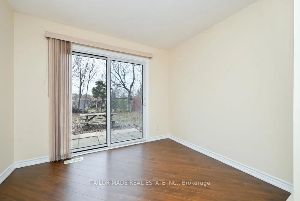Photo 18 of 17 Hyde Park Court, Brampton, Central Park — HOMEH
