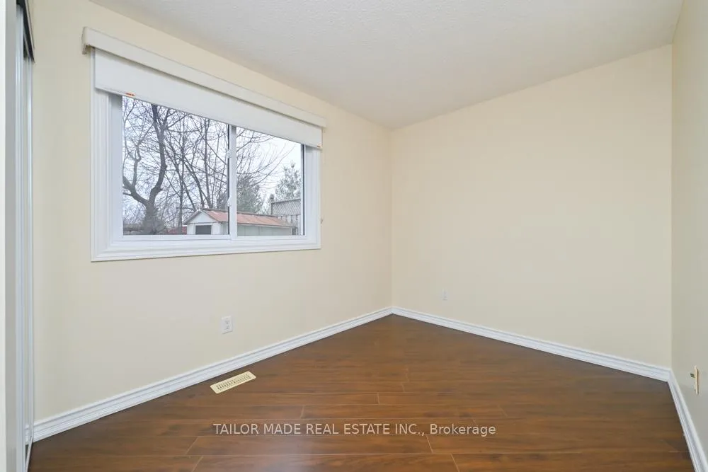 Photo 21 of 17 Hyde Park Court, Brampton, Central Park — HOMEH