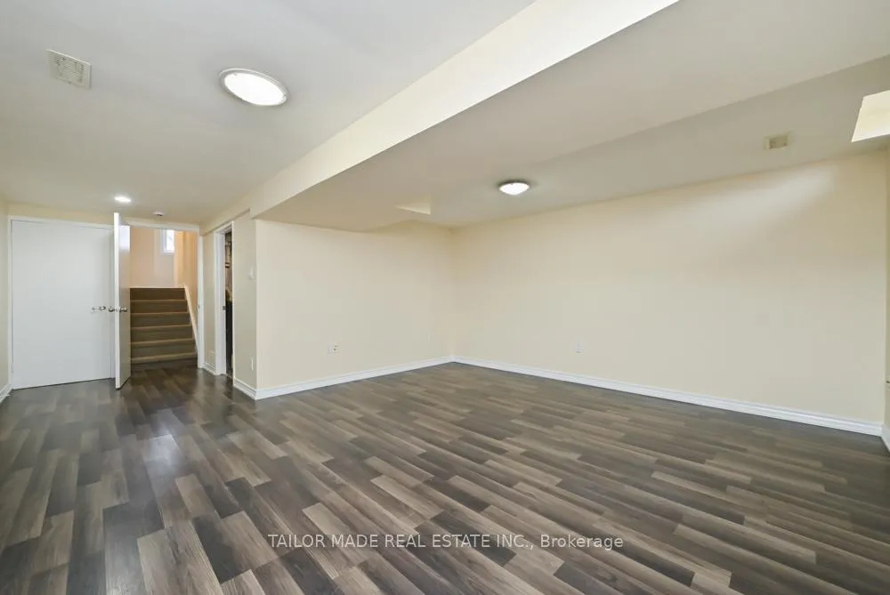 Photo 24 of 17 Hyde Park Court, Brampton, Central Park — HOMEH