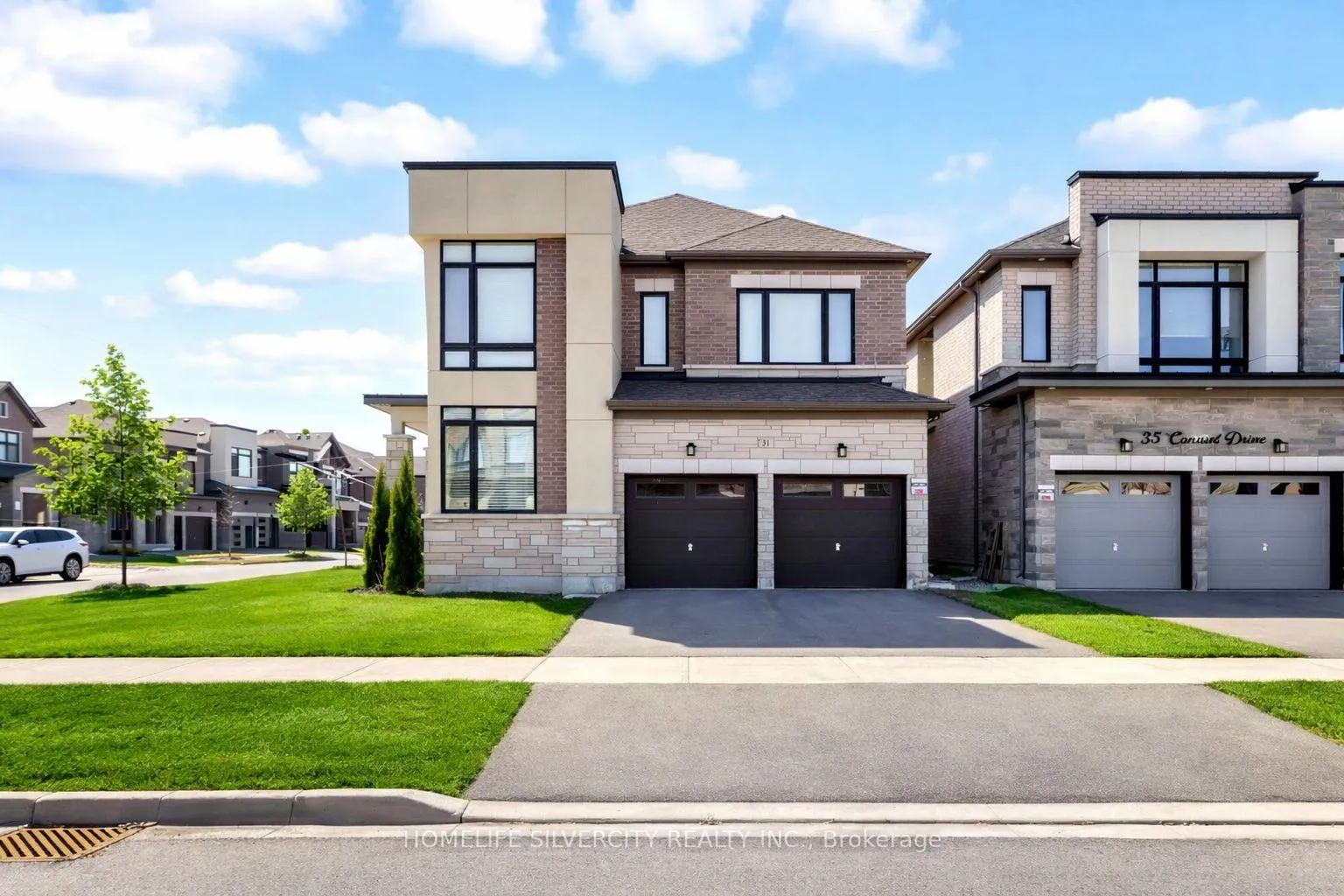 Photo 2 of 31 Canard Drive, Vaughan, Kleinburg — HOMEH