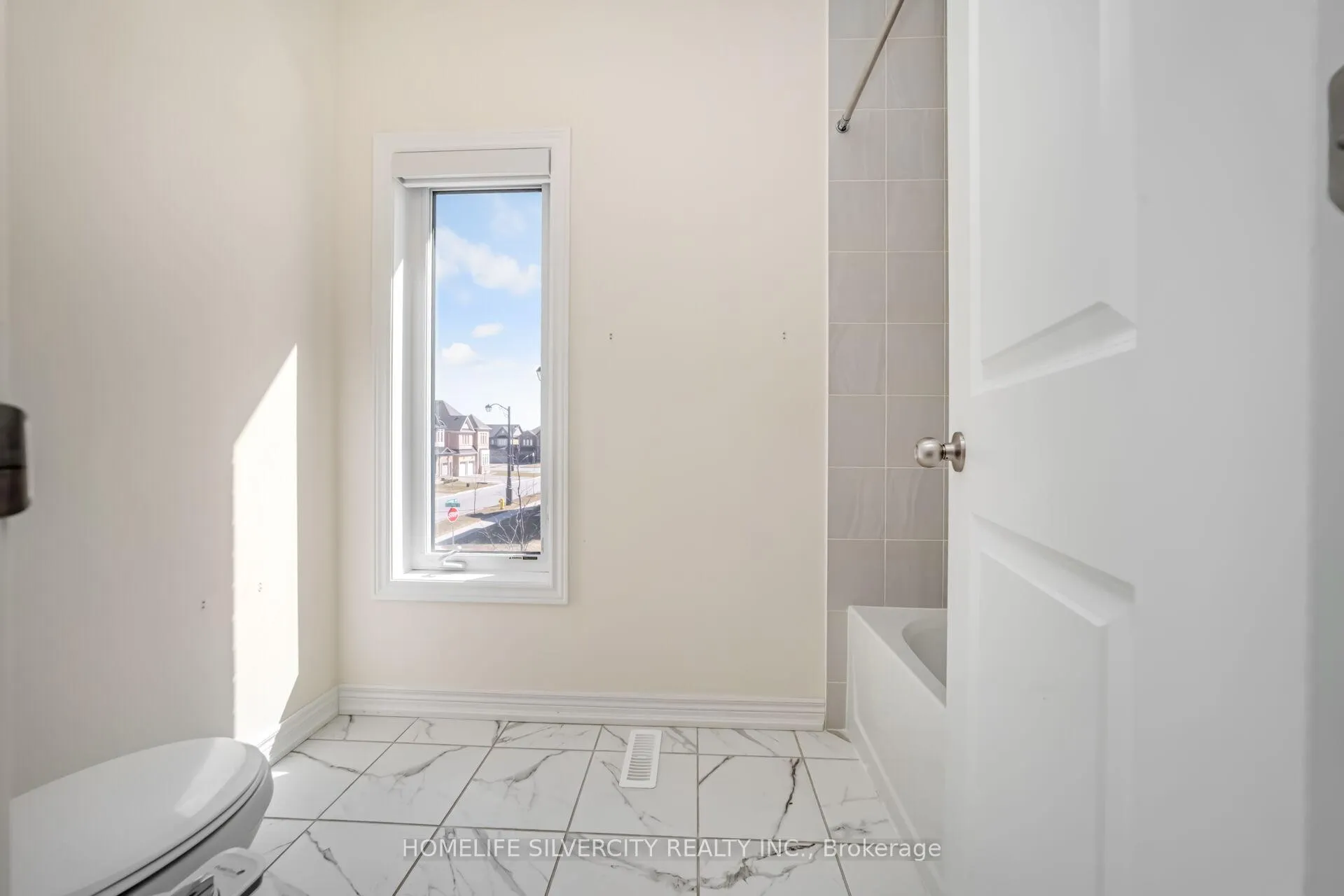 Photo 32 of 31 Canard Drive, Vaughan, Kleinburg — HOMEH