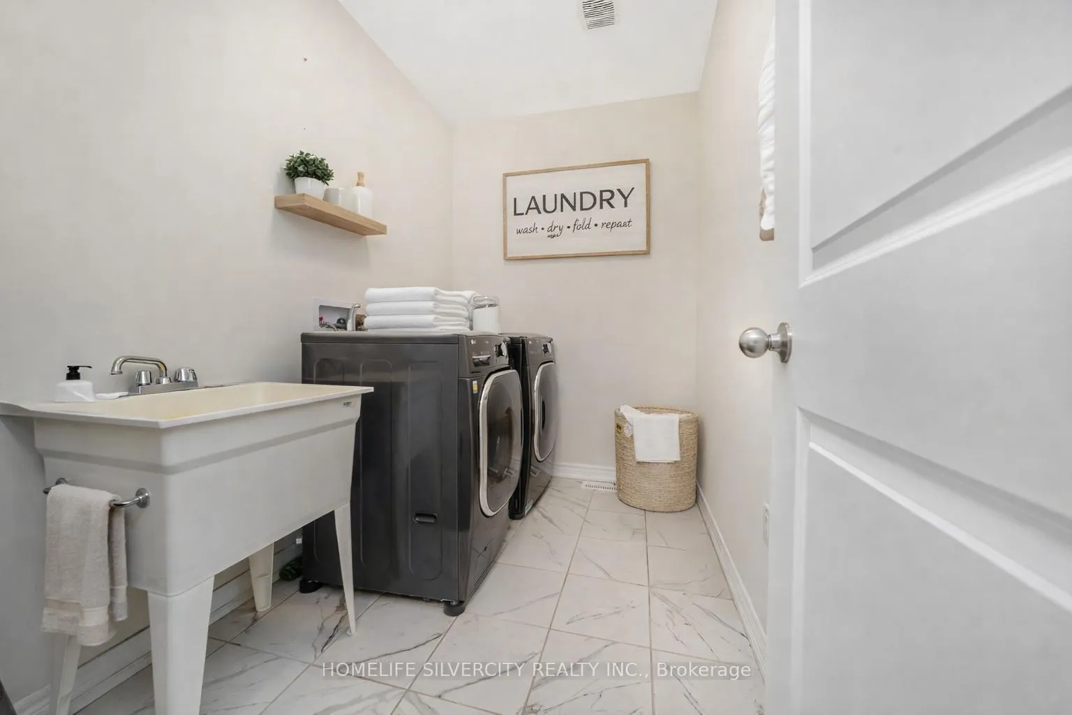 Photo 37 of 31 Canard Drive, Vaughan, Kleinburg — HOMEH