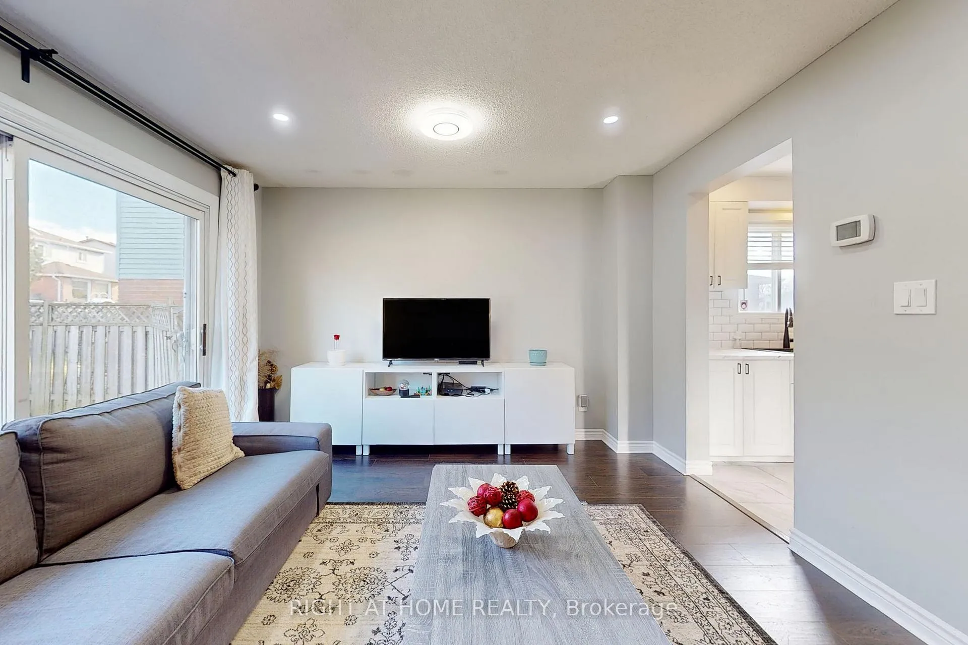 Photo 8 of 869 Attersley Drive, Oshawa, Pinecrest — HOMEH